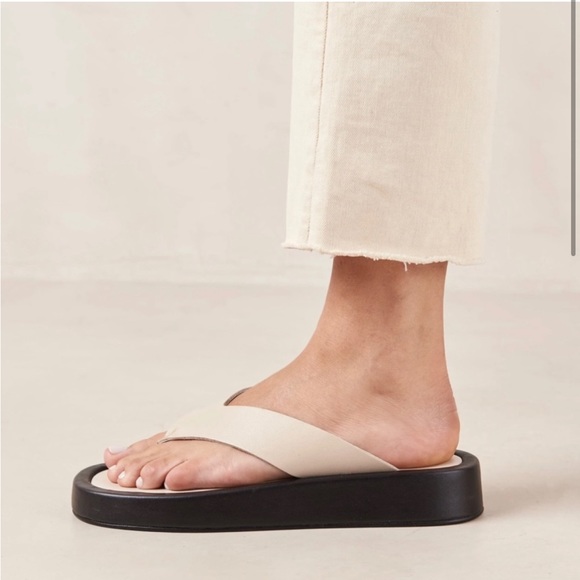 ALOHAS Shoes - Alohas overcast sandals in tan / white